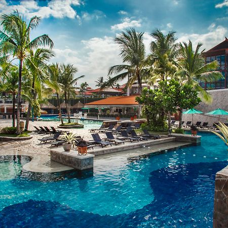 Hard Rock Hotel Bali Kuta Lombok Esterno foto The pool at the hotel
