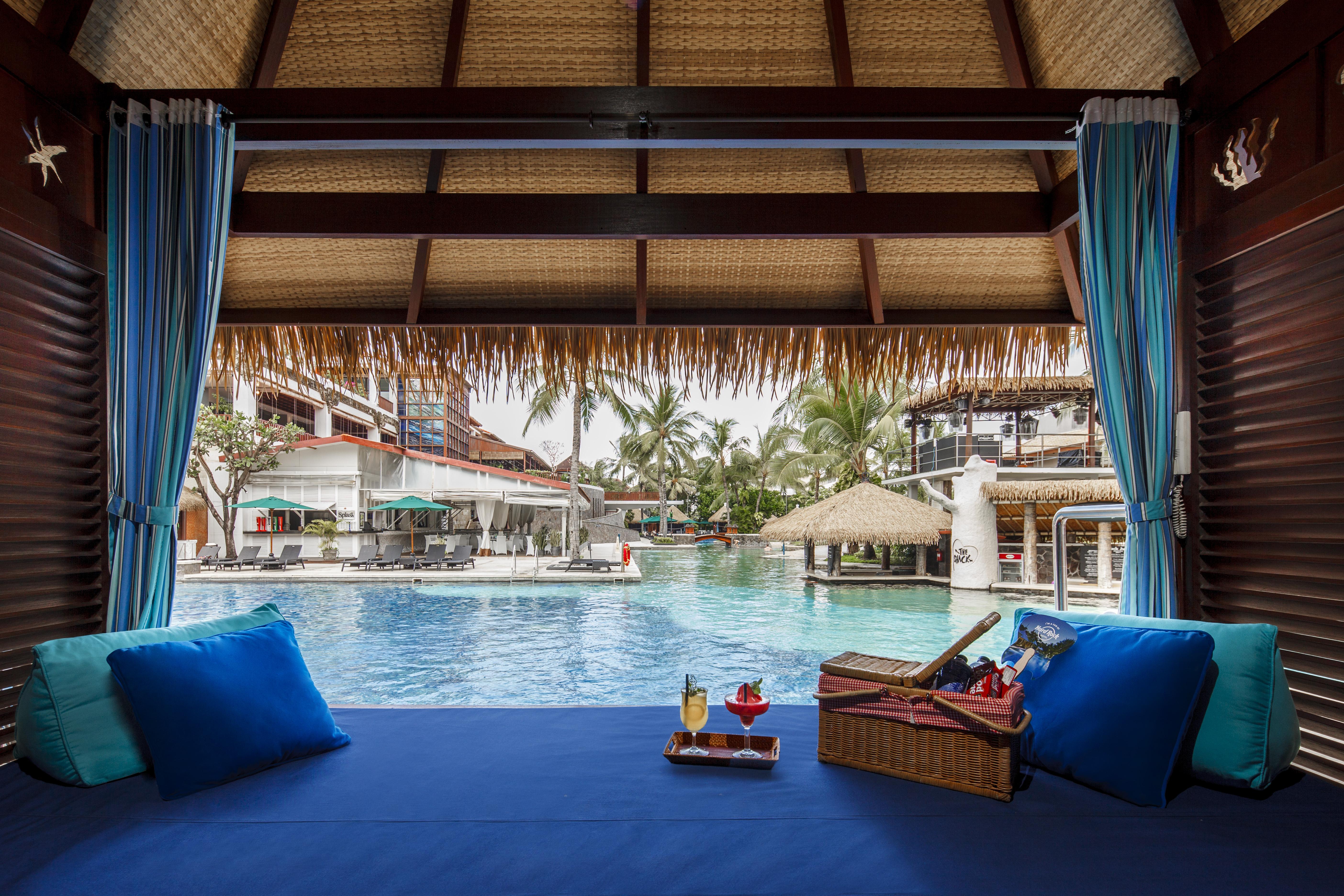 Hard Rock Hotel Bali Kuta Lombok Esterno foto The swimming pool at the resort