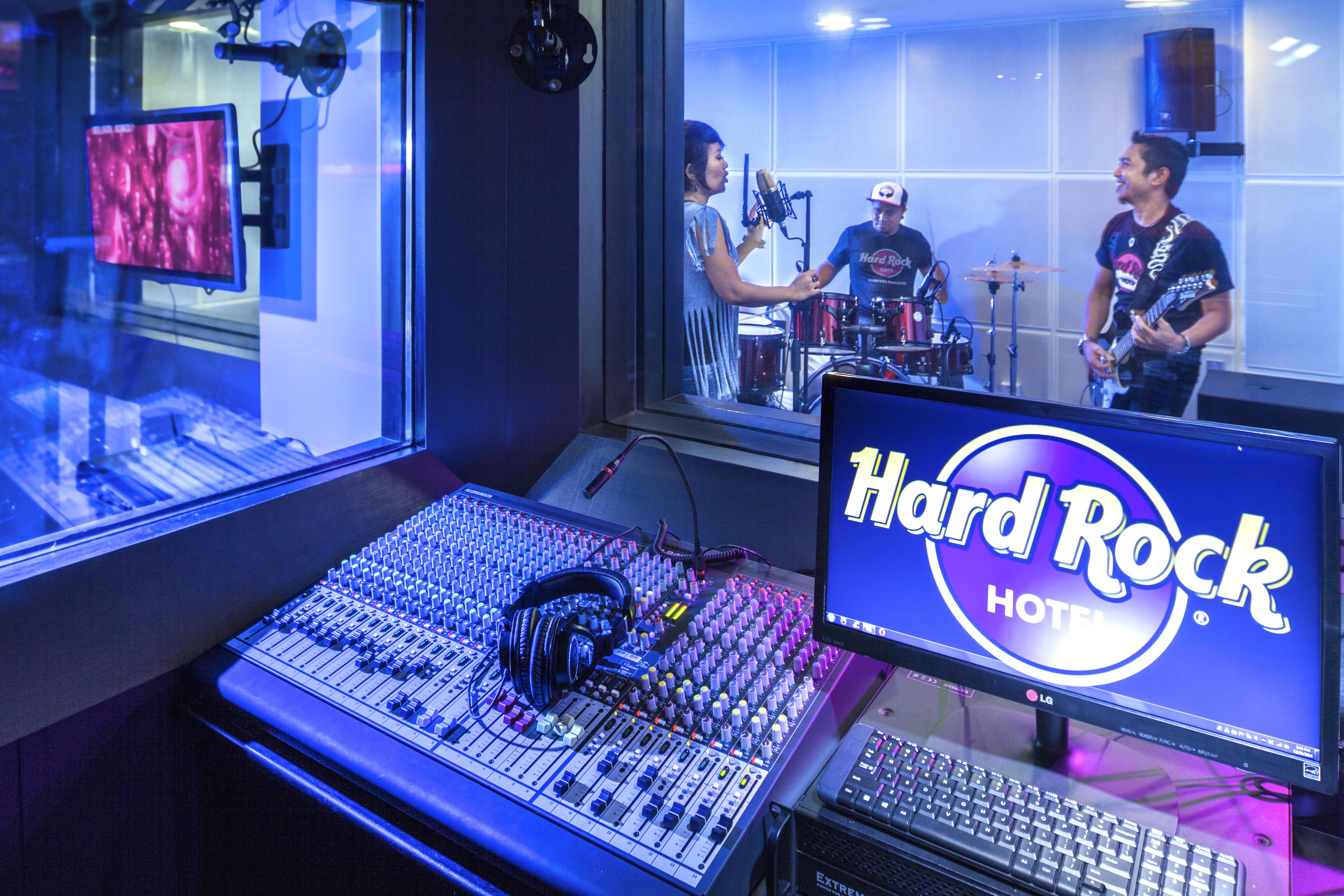 Hard Rock Hotel Bali Kuta Lombok Esterno foto The recording studio at Hard Rock Hotel