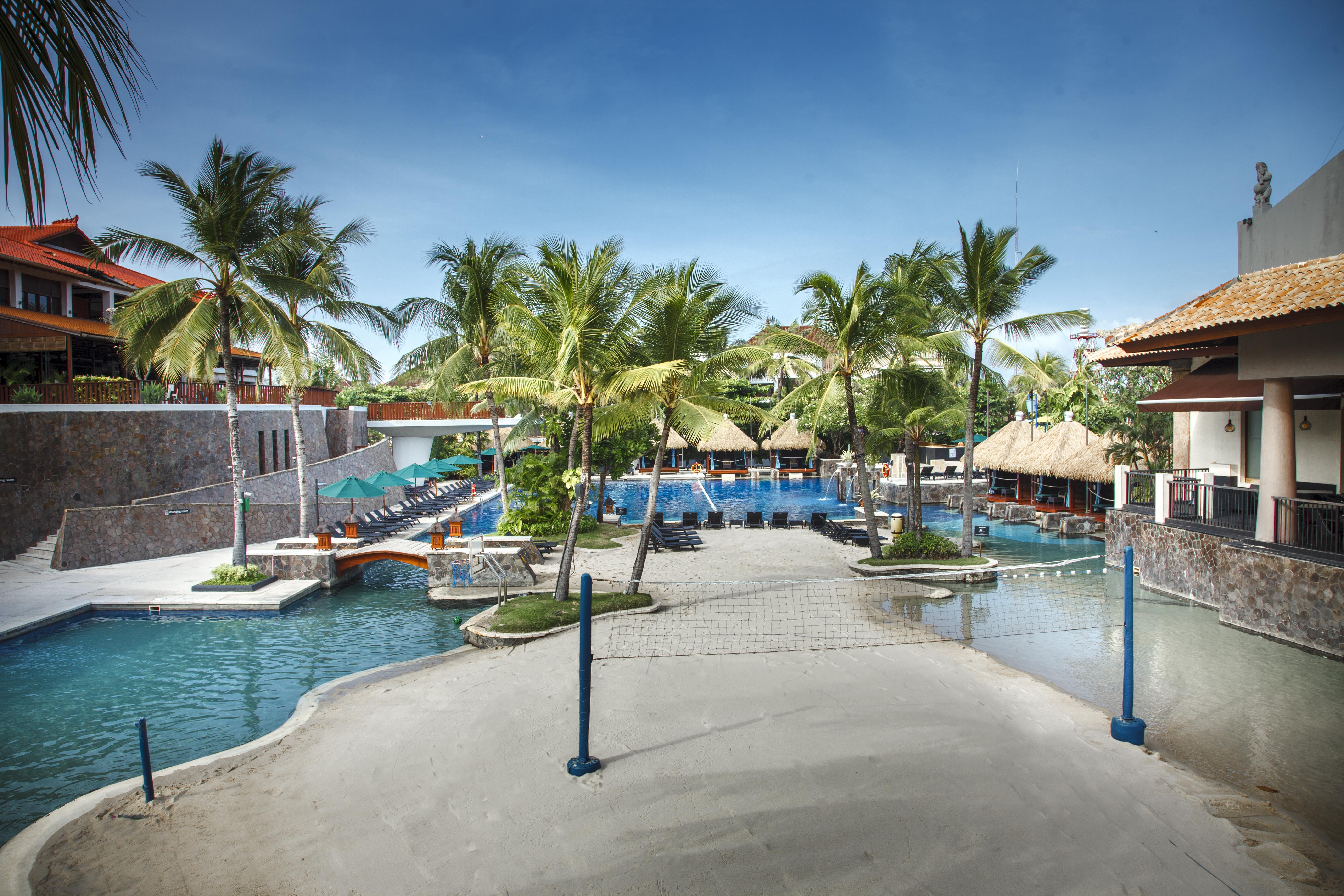 Hard Rock Hotel Bali Kuta Lombok Esterno foto The resort's lagoon