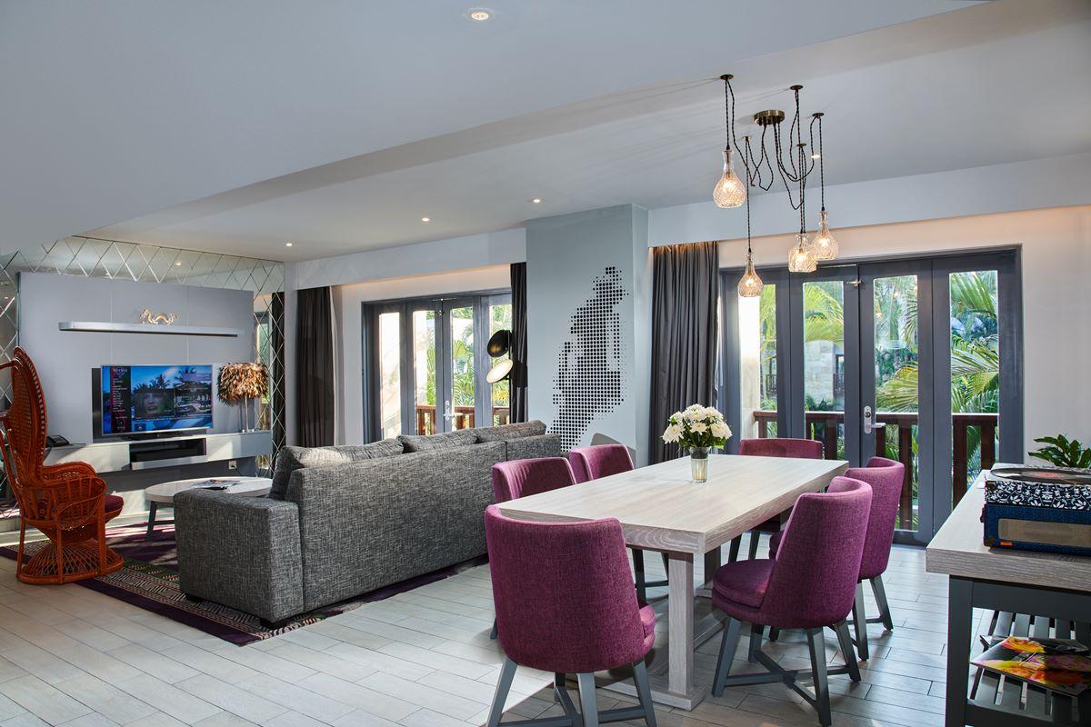 Hard Rock Hotel Bali Kuta Lombok Esterno foto A dining room in a private home