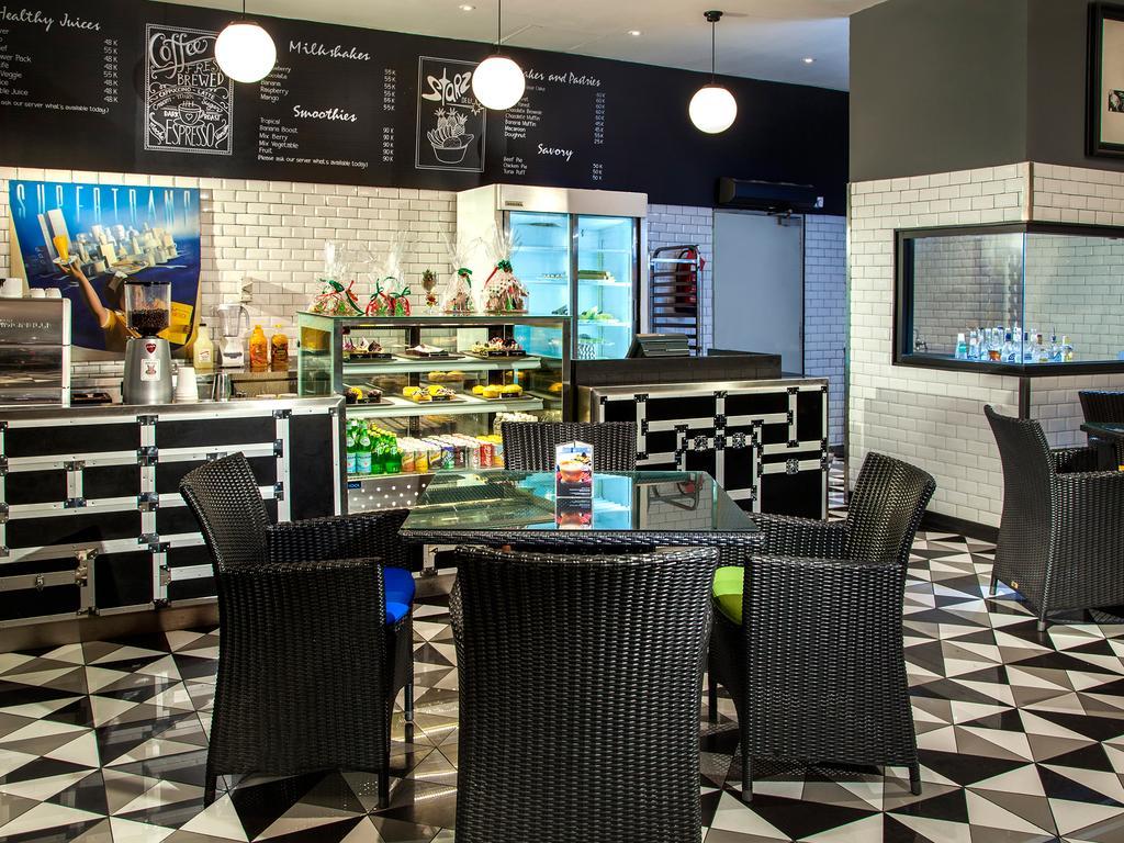 Hard Rock Hotel Bali Kuta Lombok Esterno foto The interior of the restaurant