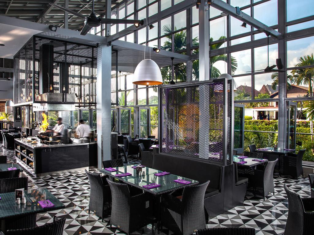 Hard Rock Hotel Bali Kuta Lombok Esterno foto The interior of the restaurant