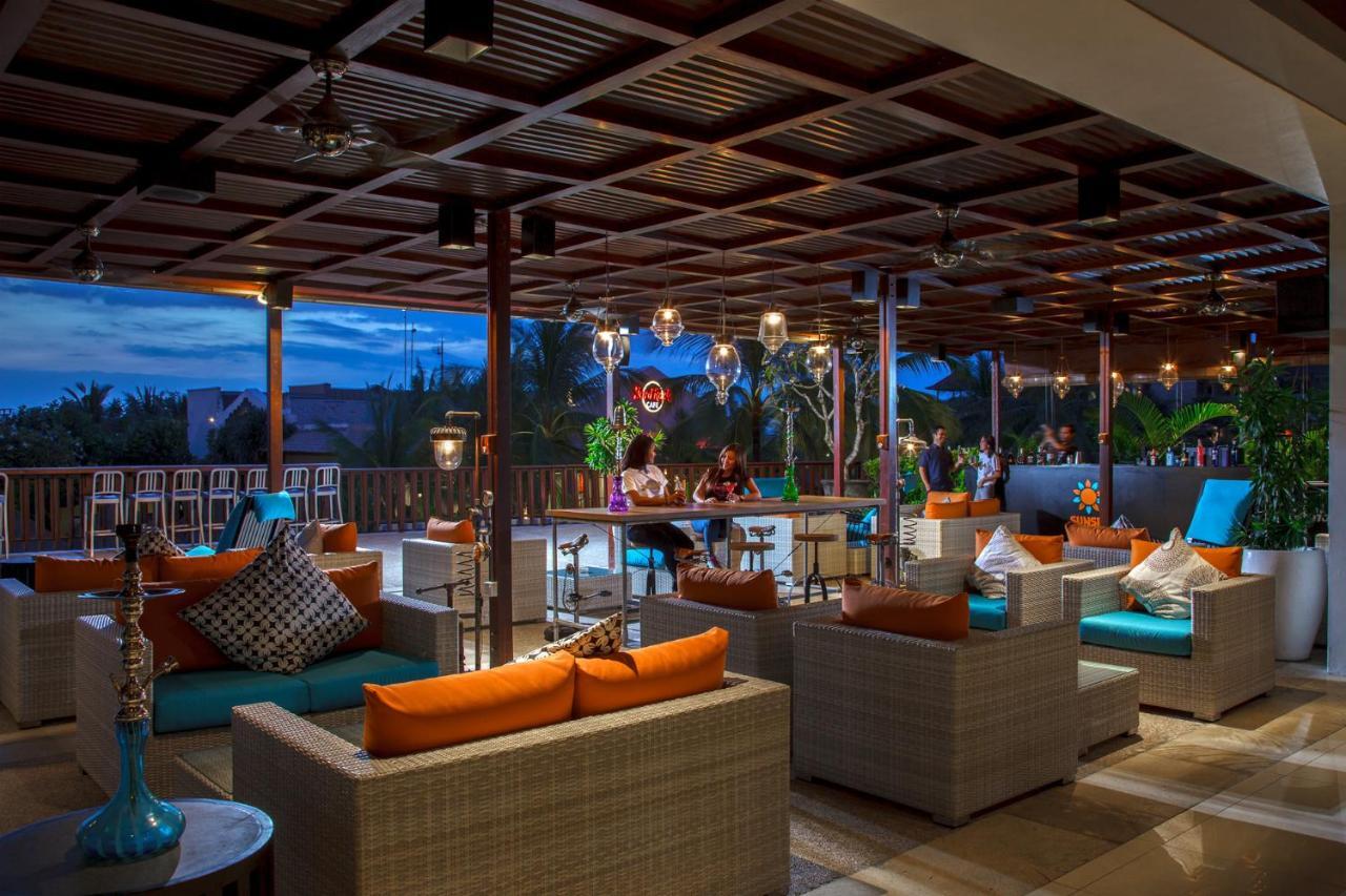 Hard Rock Hotel Bali Kuta Lombok Esterno foto The lounge at the airport